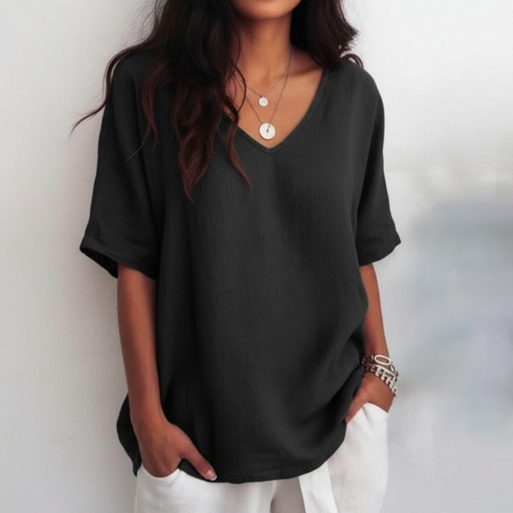 Blusa feminina Aurora, gola redonda, item essencial e versátil para o guarda-roupa de verão casual.
