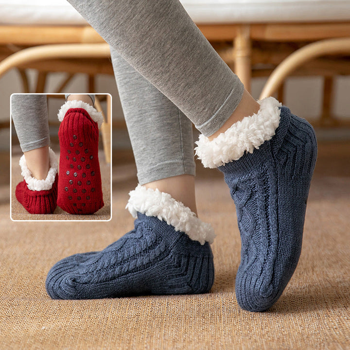 Par de meias femininas super quentes para o inverno. Proporcionam conforto e aquecimento nos dias frios de outono-inverno.