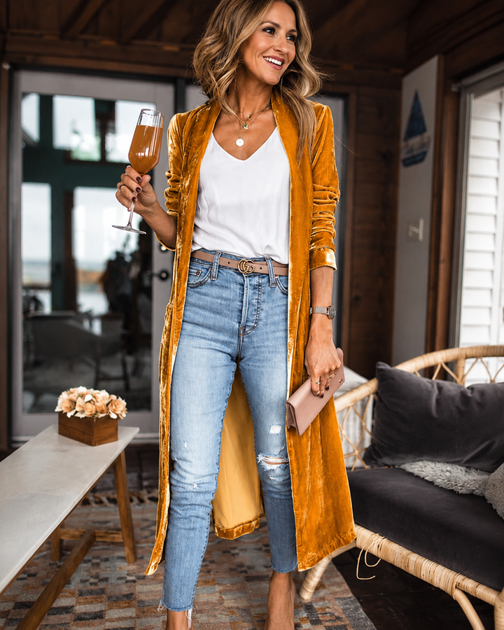 Cardigã feminino longo Ambra em tricô leve, caimento solto para um look elegante de outono.