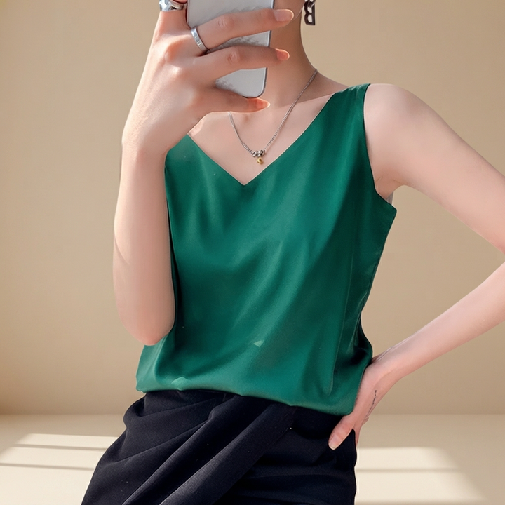 Blusa decote V feminina, sem mangas, para a moda de verão. Conforto e estilo elegante.