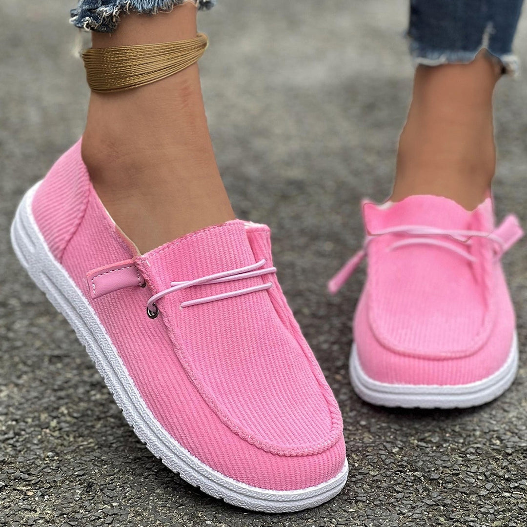 Sapatilhas Ellie femininas. O sinônimo de conforto e moda casual para mulheres ativas. Verão.