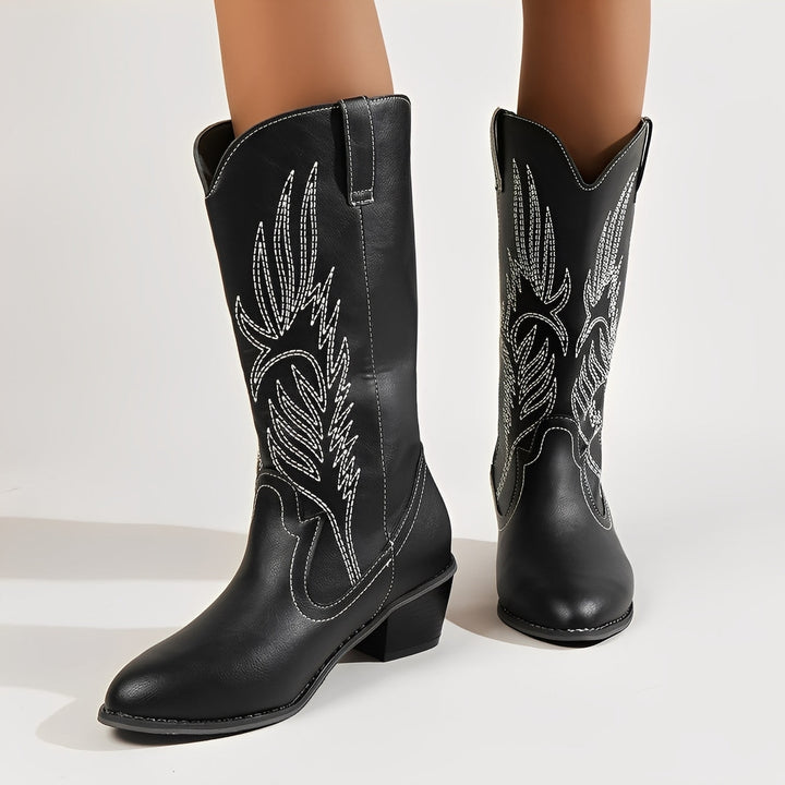 Botas femininas Célestene em estilo western, combinando elegância e conforto para o dia a dia. Calçado versátil.