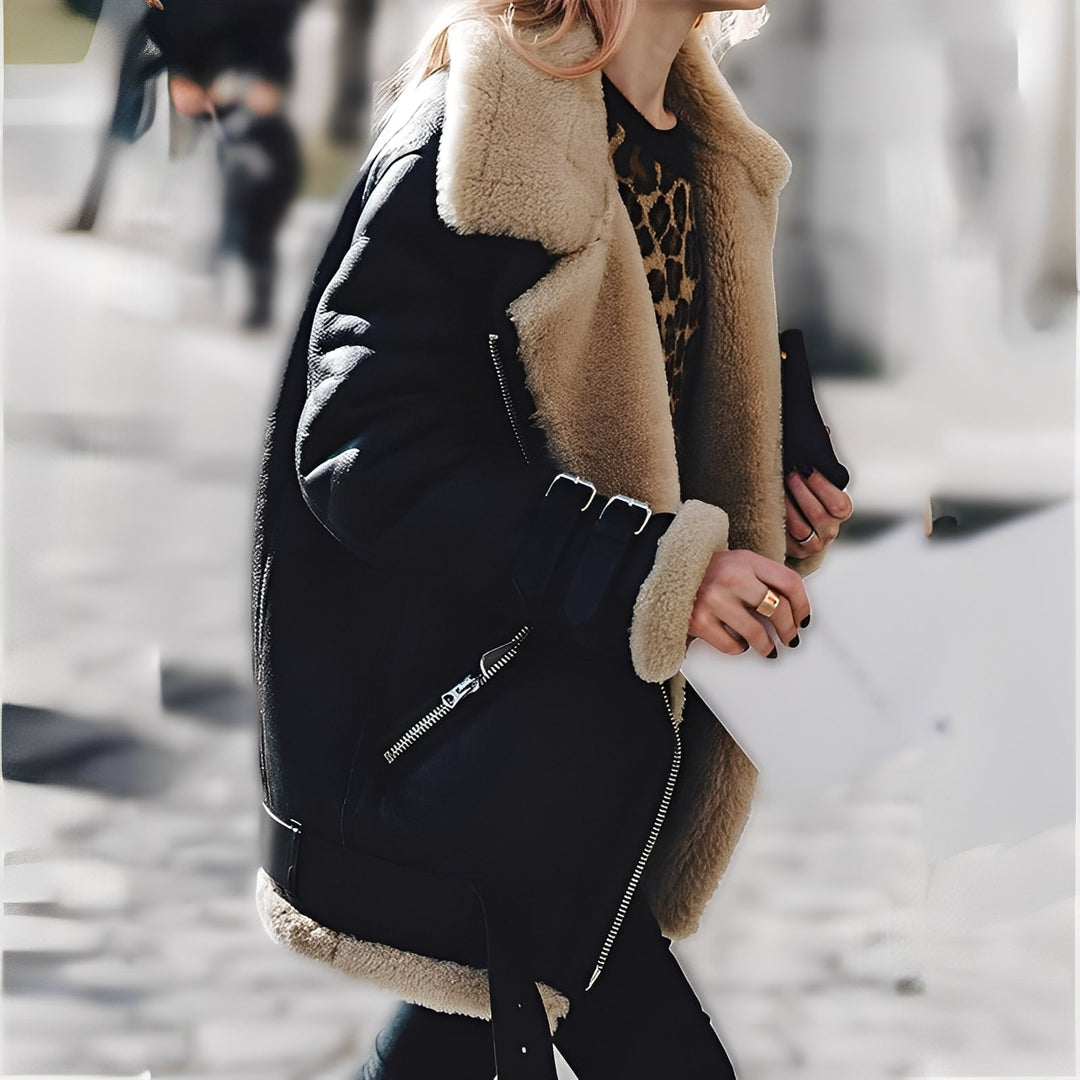 Jaqueta feminina Cassandra preta, estilo moderno e quente para outono inverno. Casaco elegante e casual para moda feminina.