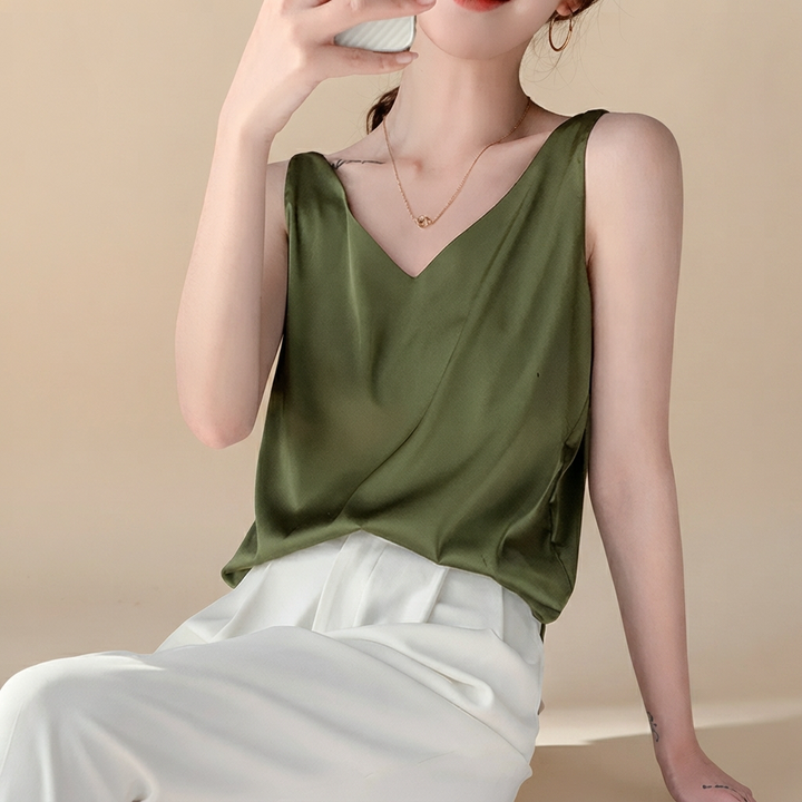 Top feminino casual chique, decote V, essencial para os dias quentes de verão.