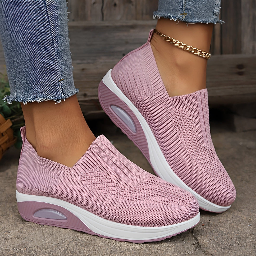 Calçado feminino casual de verão. Sapatos respiráveis e confortáveis com suporte para moda feminina e dia a dia.