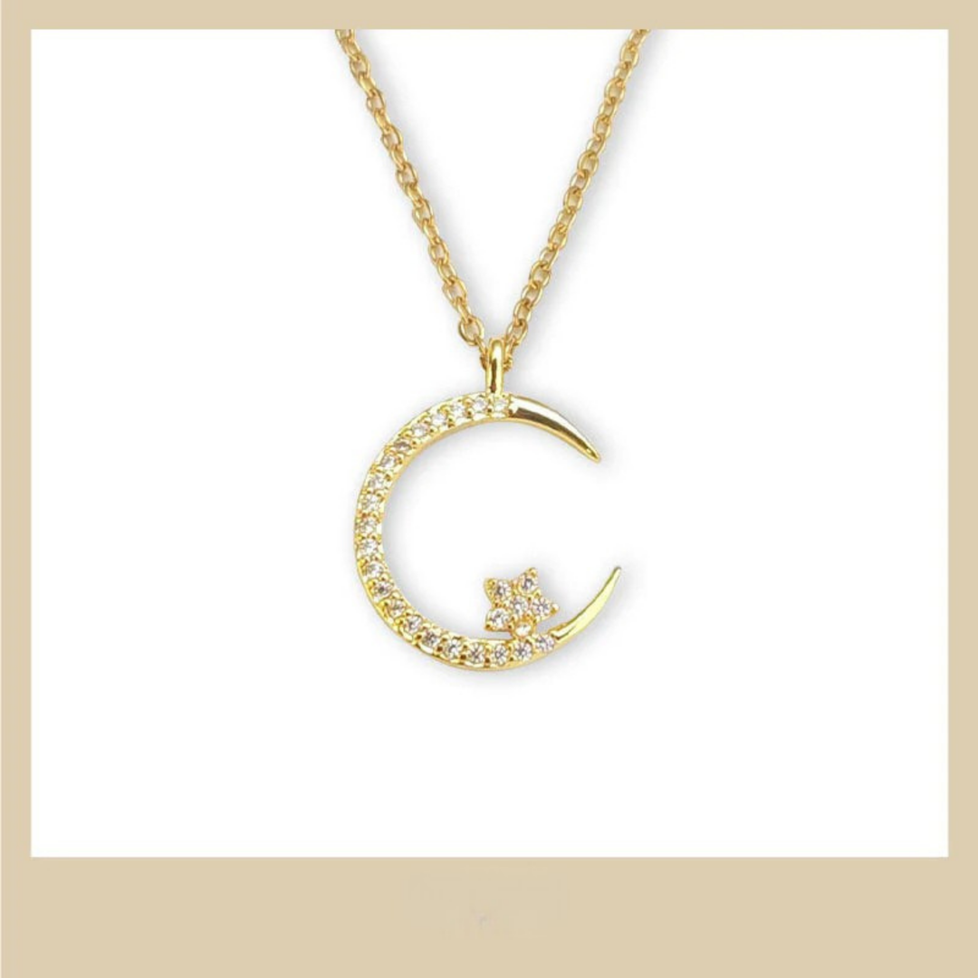 Colar feminino ajustável com pingente de estrela e lua em cobre, adornado com zircônias.