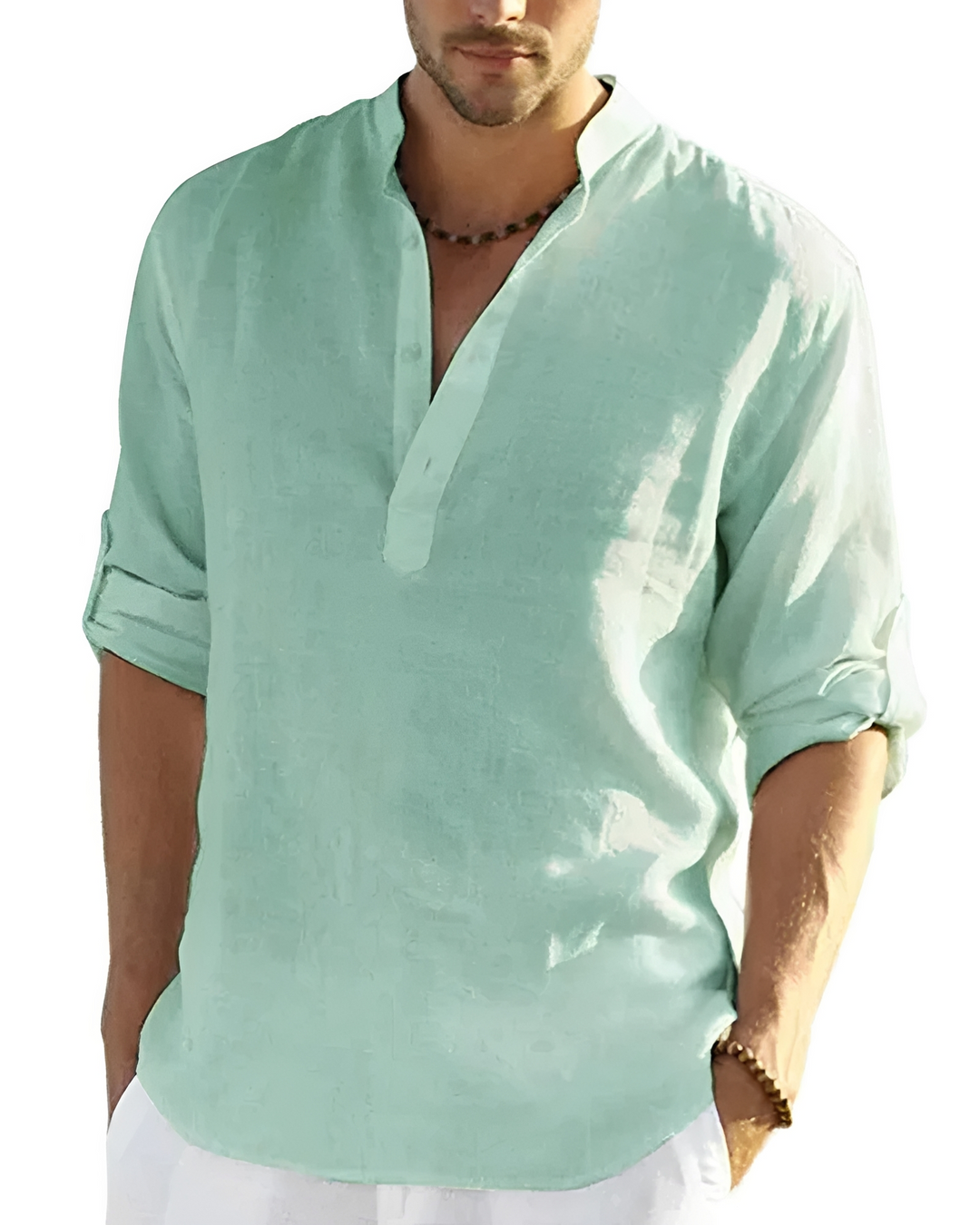 Detalhe da gola V e manga longa da camisa masculina. Conforto e estilo para qualquer ocasião.