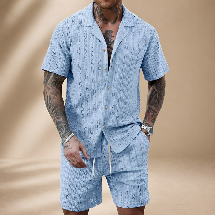Conjunto masculino confortável e versátil. Estilo relaxado com recortes modernos, perfeito para o dia a dia e verão.