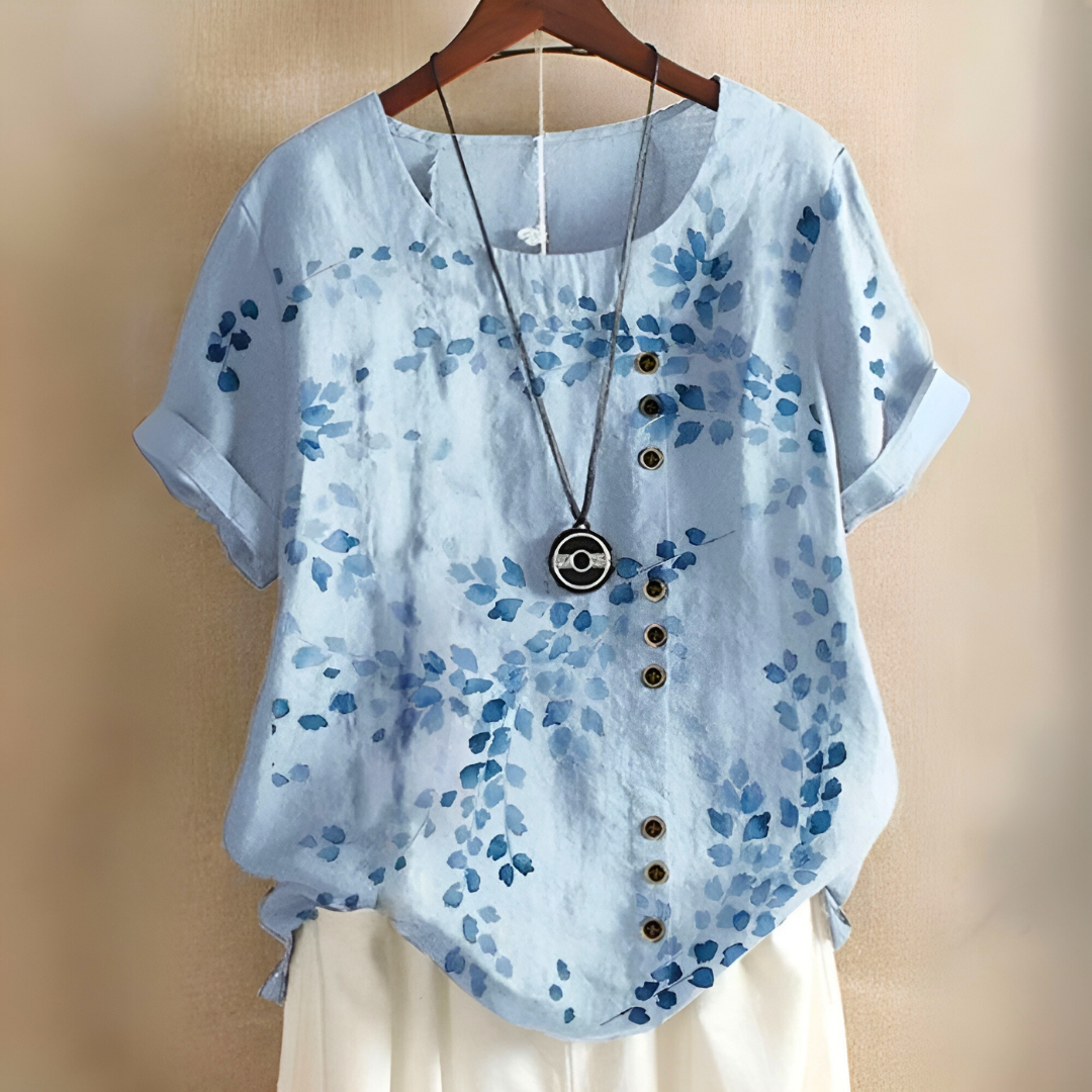 Blusa casual feminina versátil com estampa de folhas, perfeita para o dia a dia com conforto e estilo.