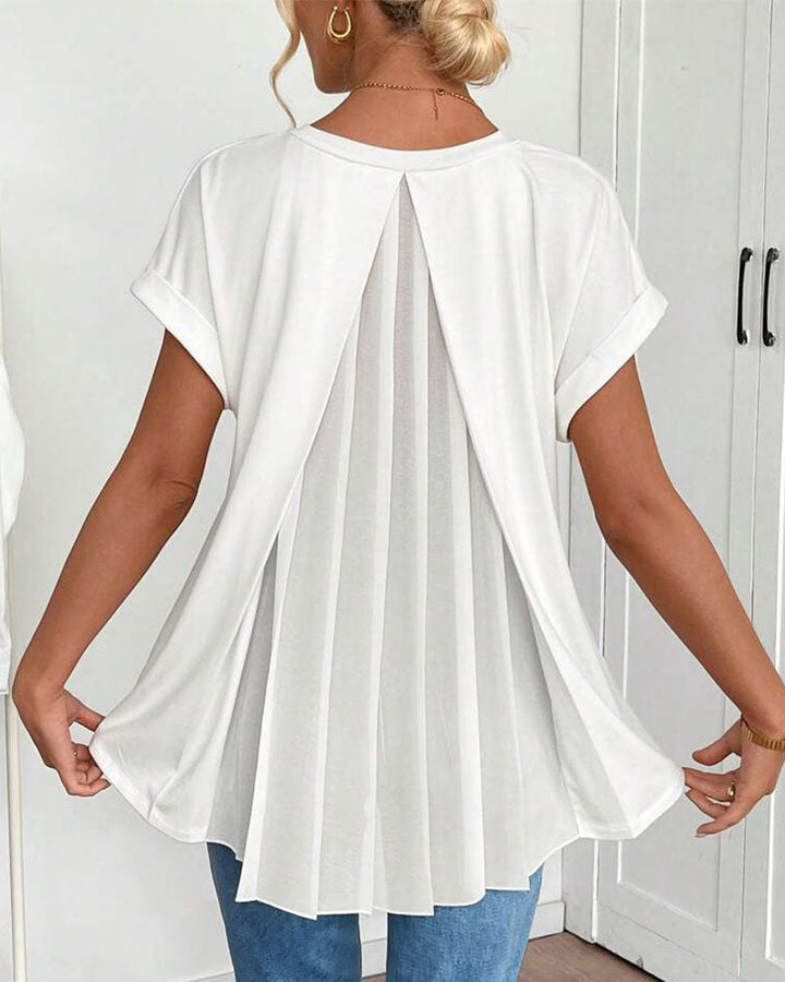 Camiseta feminina casual, manga curta e decote V moderno.