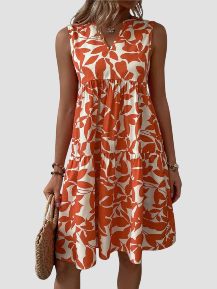 Vestido midi feminino de verão com estampa vibrante de folhas. Ideal para um look leve e casual.