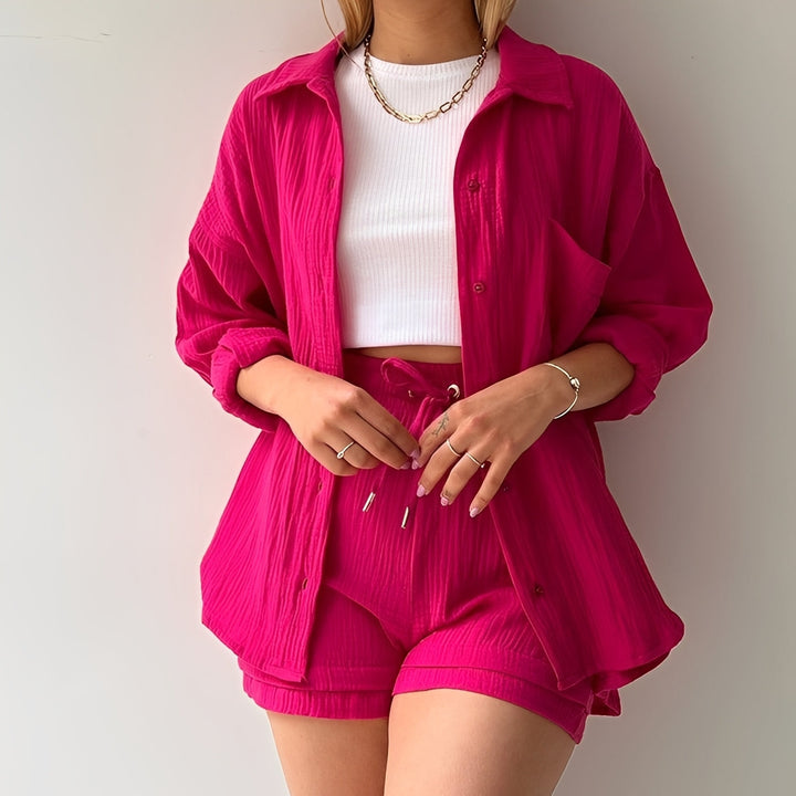 Peças coordenadas: conjunto feminino casual com blusa de lapela e calça de cintura alta, moda versátil para o verão.