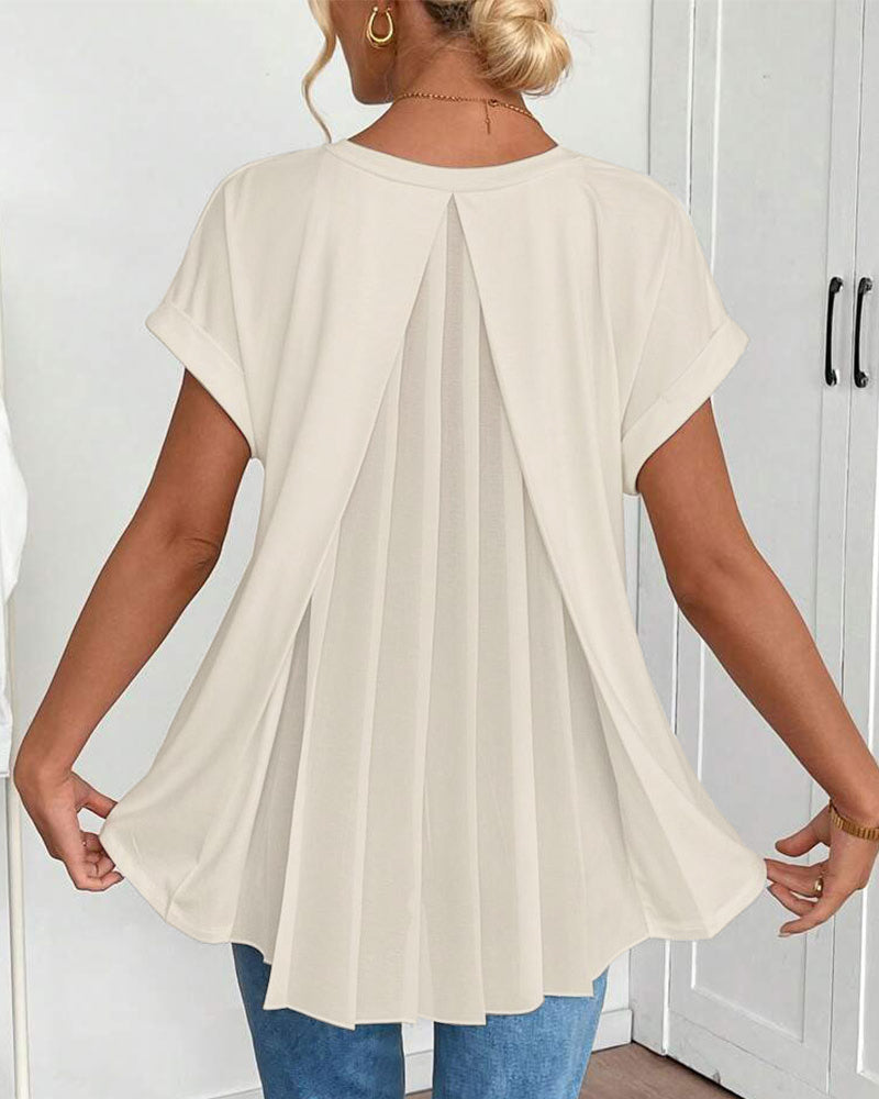 Camiseta de manga curta feminina com decote V, item essencial.