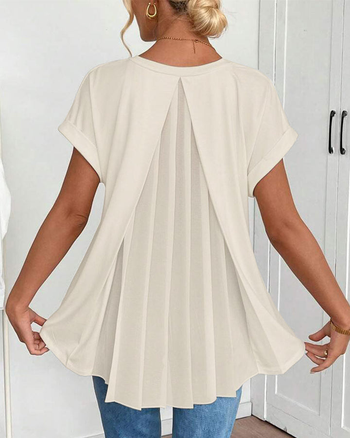 Camiseta de manga curta feminina com decote V, item essencial.