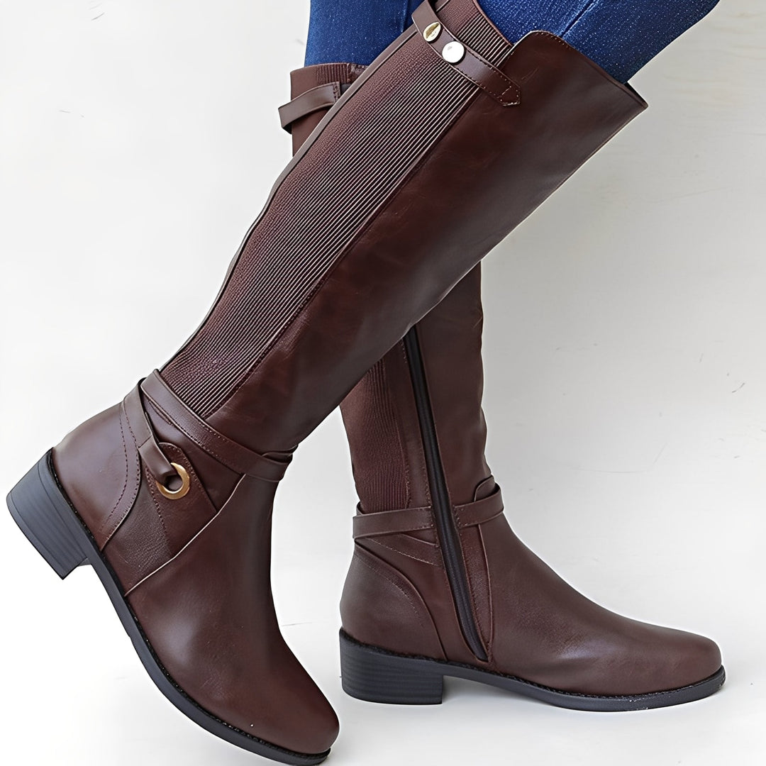 Bota feminina robusta clássica preta para inverno. Conforto e durabilidade em calçado feminino de moda atemporal.