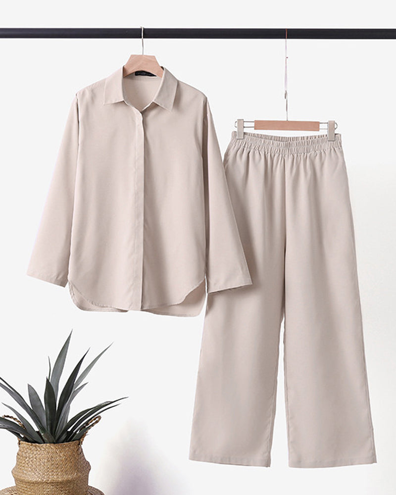 Conjunto feminino descontraído de verão, manga curta e calças com bolsos, unindo moda e funcionalidade.