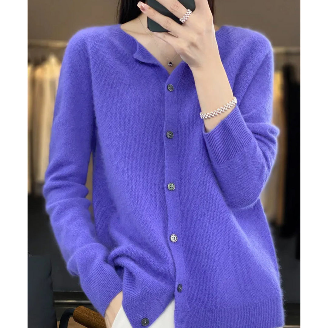 Suéter feminino confortável de malha. Gola redonda, estilo elegante, perfeito para o inverno e casual.