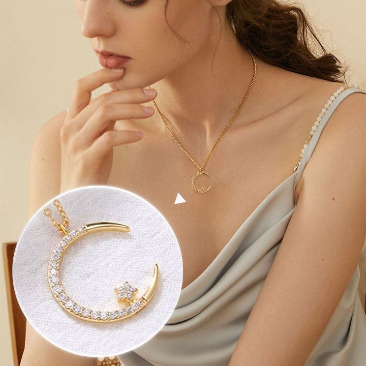 Colar de moda feminina com pingente duplo de estrela e lua, feito em cobre com brilho de zircônias.
