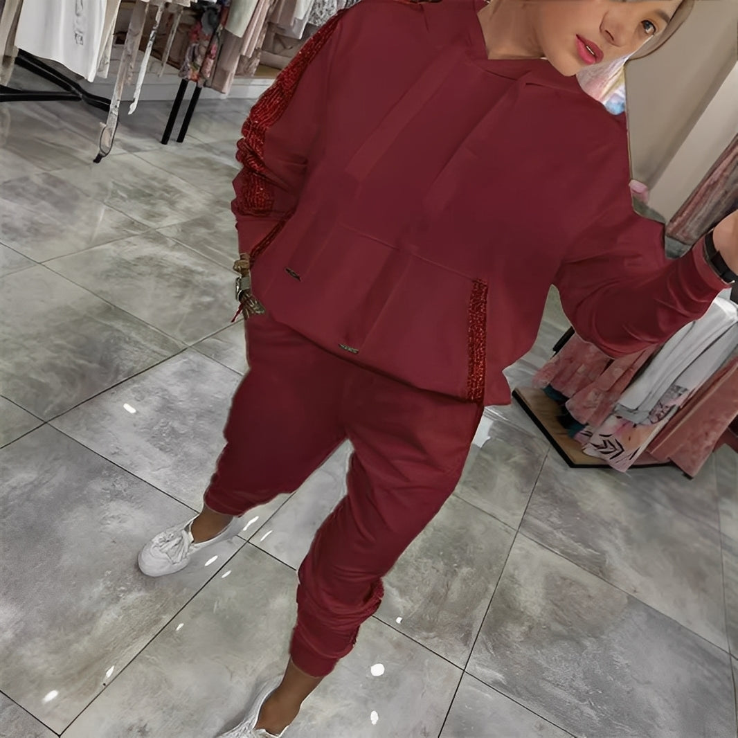 Moletom feminino e calça de moletom, formando um conjunto casual perfeito para relaxar ou dia a dia com estilo.