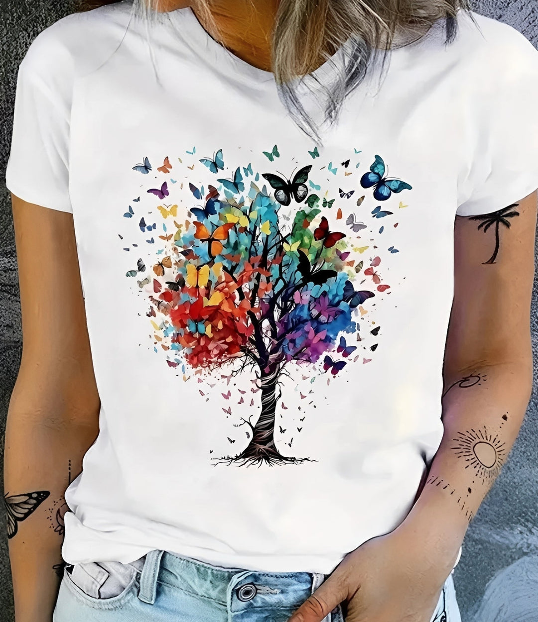 Blusa feminina floral de verão, estilo casual. Camiseta estampada para moda feminina, leve e confortável.
