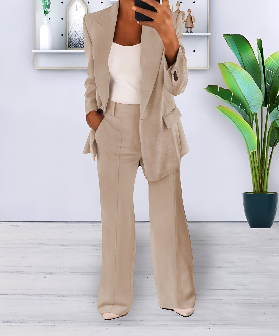 Conjunto feminino formal Cortney elegante, perfeito para ocasiões especiais. Roupa social versátil de calça e blusa.