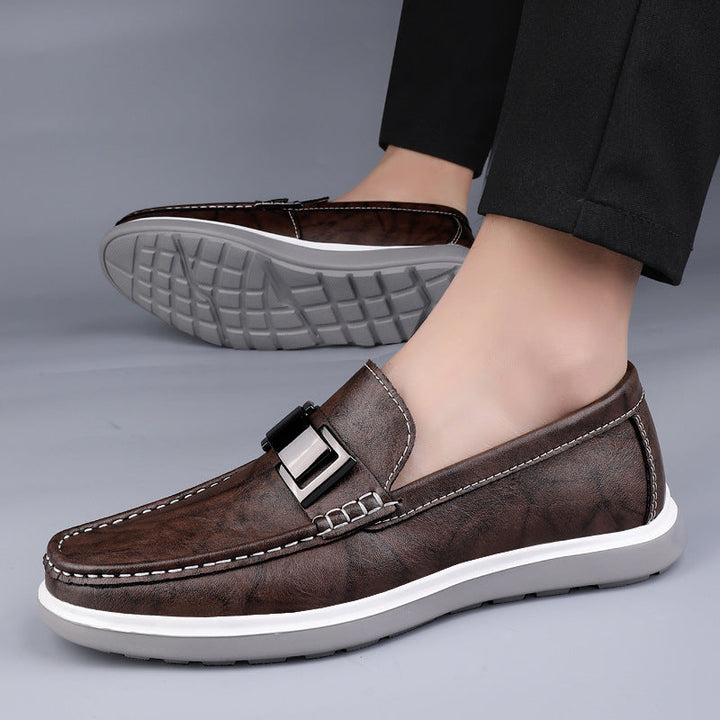 Mocassins masculinos elegantes para ocasiões casuais e formais. Sapatos slip-on confortáveis de estilo inteligente.