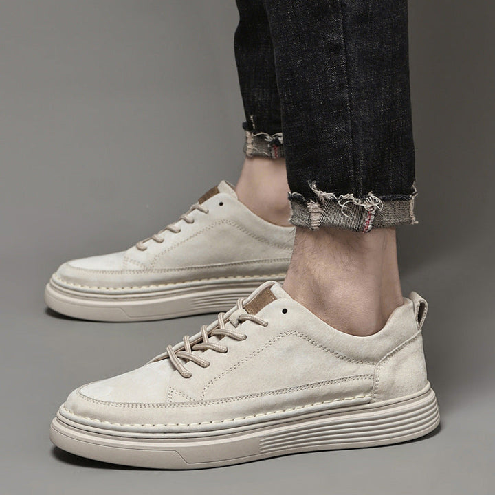 Sapatos casuais masculinos de plataforma, estilo moderno e confortável para uso diário.