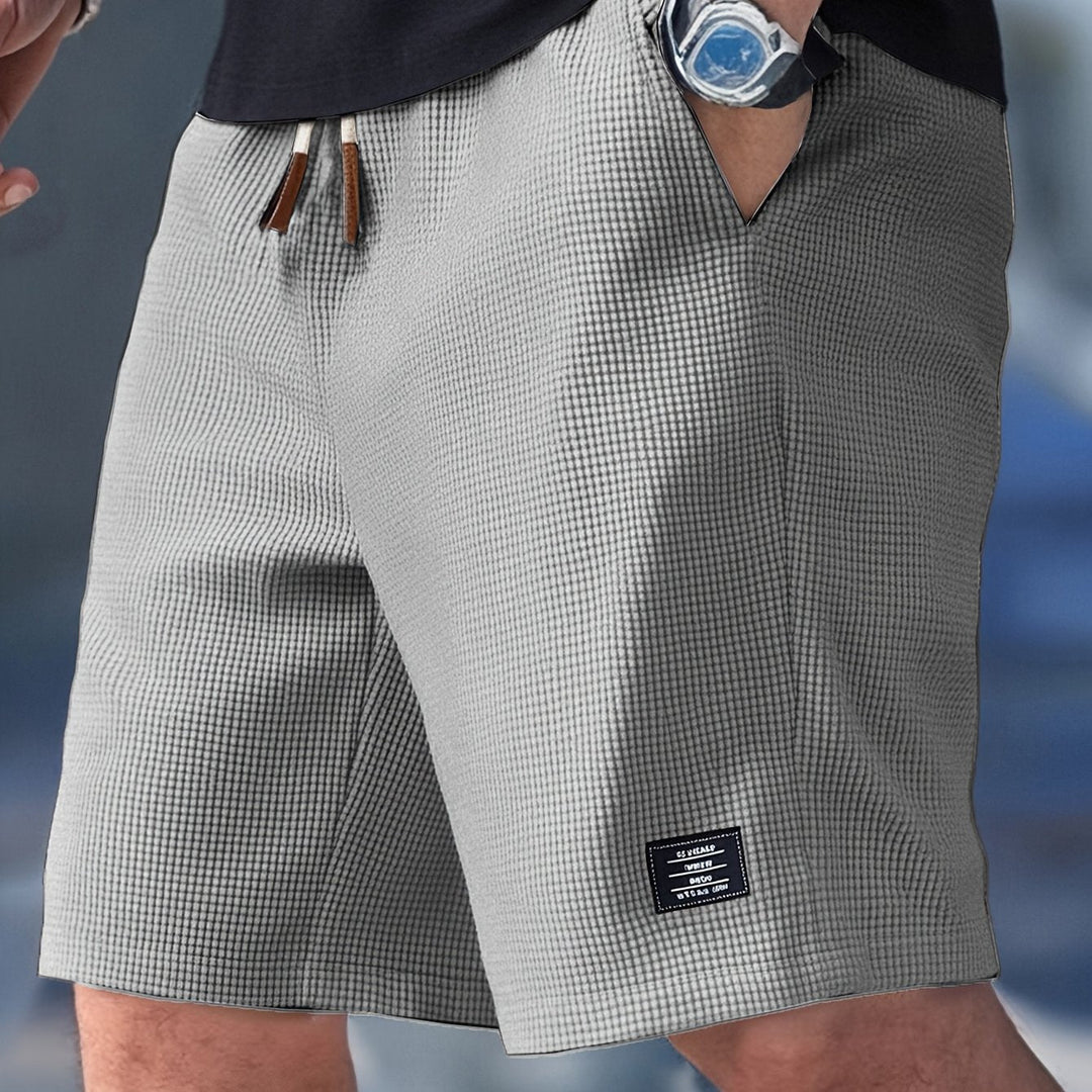 Bermuda de verão masculina, leve e confortável, essencial para dias de praia e viagens.