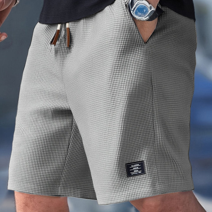 Bermuda de verão masculina, leve e confortável, essencial para dias de praia e viagens.