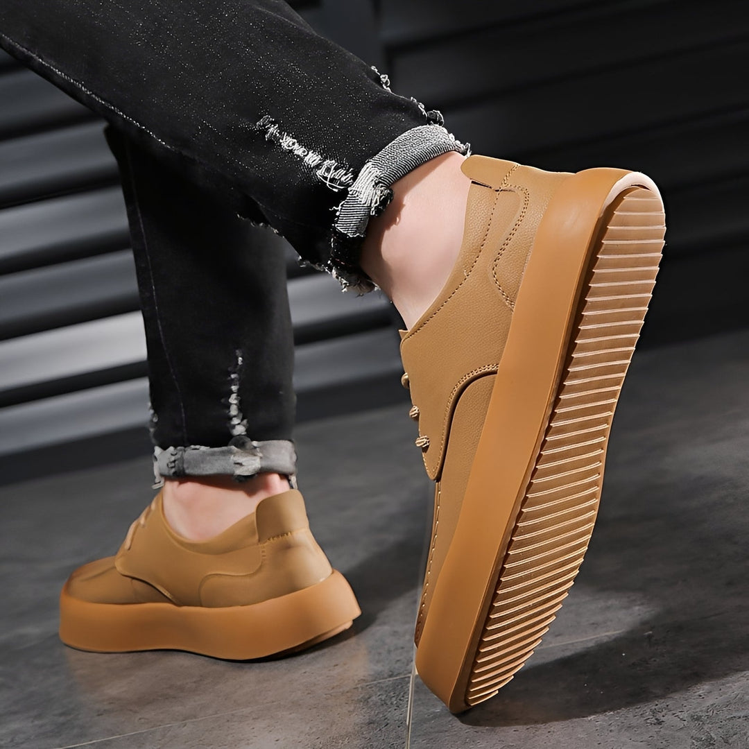 Sapatos casuais masculinos clássicos em couro para conforto diário, perfeitos para um estilo versátil e elegante.