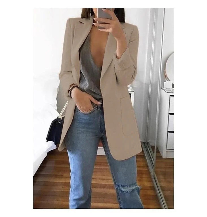 Blazer feminino na cor vinho, vibrante e elegante para um look de impacto.