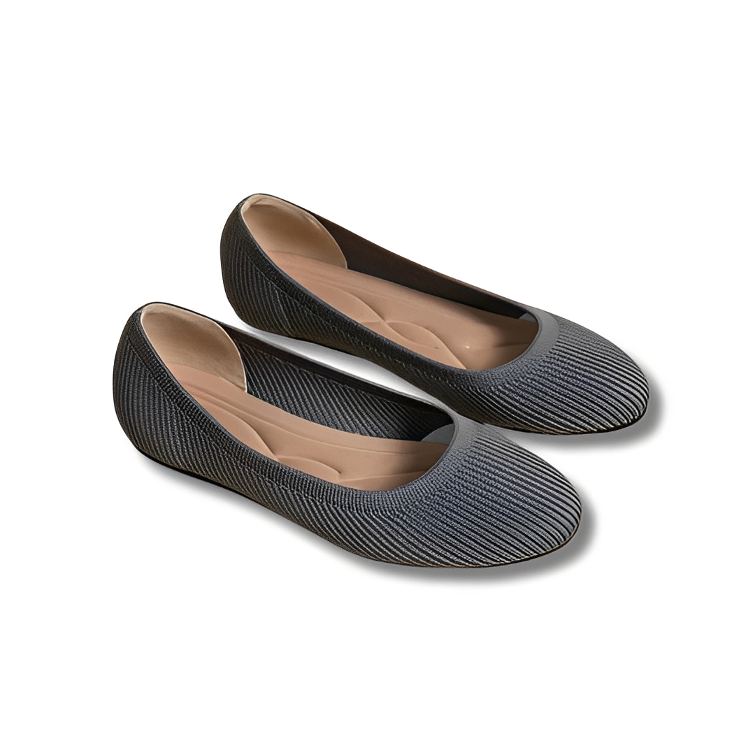 Sapatos femininos confortáveis de bico redondo em material macio. Perfeitos para uso diário.