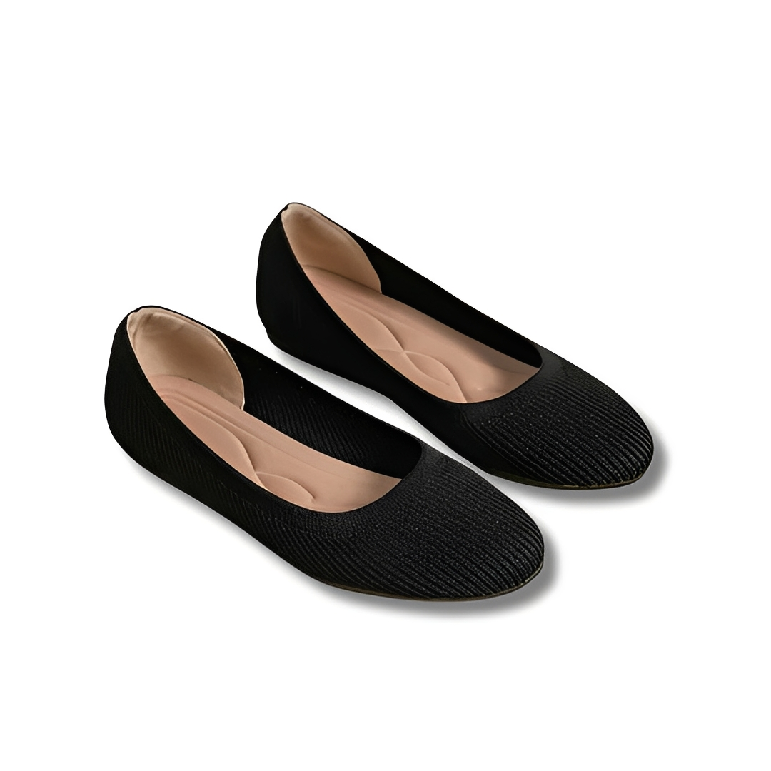 Par de sapatos femininos bico redondo. Design casual e confortável, perfeito para a moda de verão.