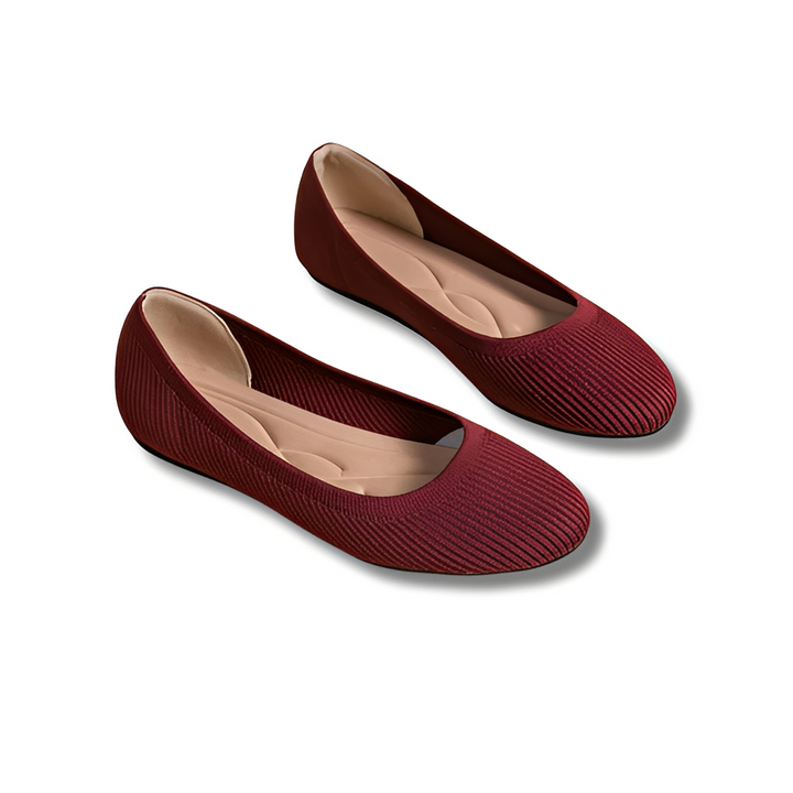 Detalhe frontal de sapatos femininos bico redondo. Estilo casual e confortável para moda diária.