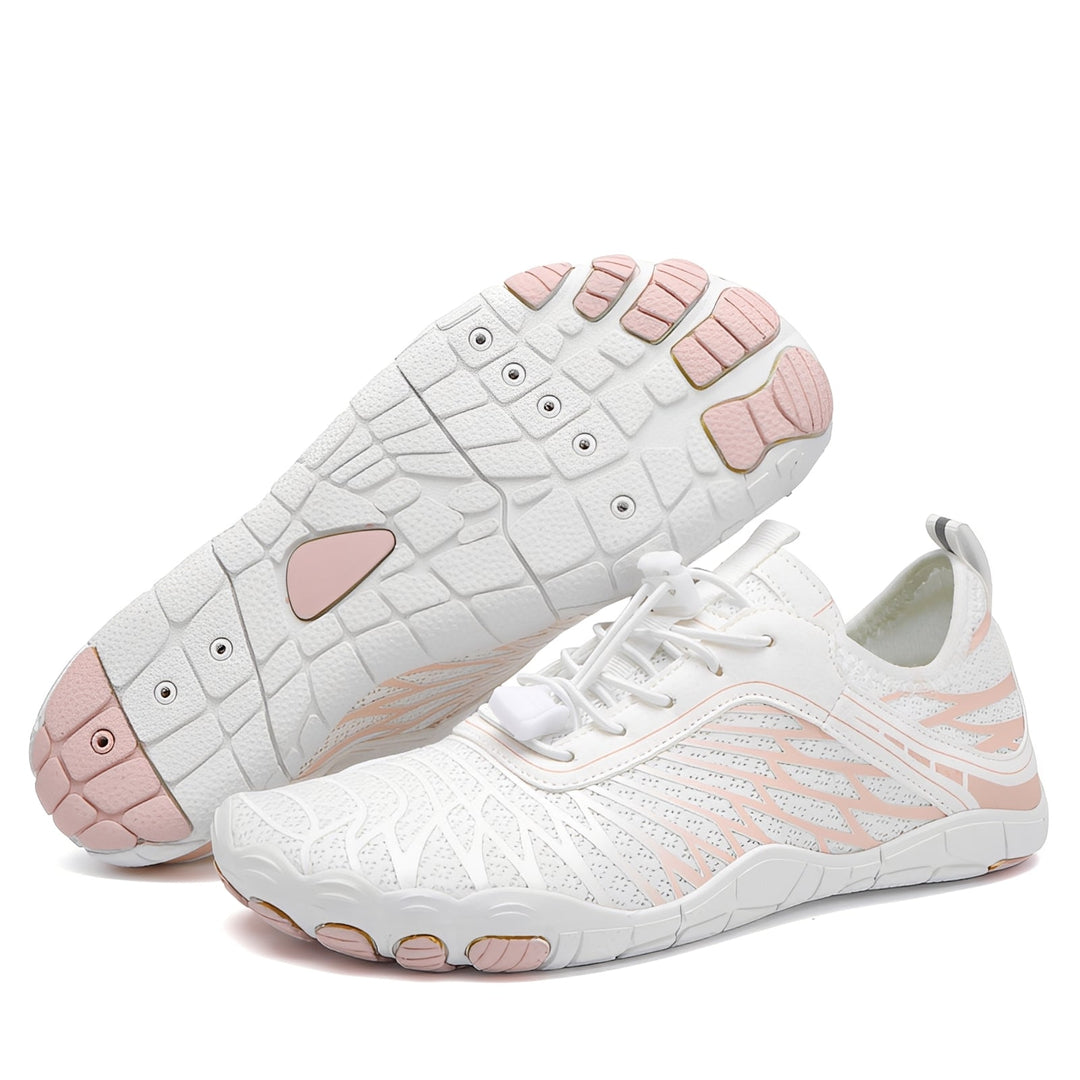 Sapatos descalços masculinos minimalistas, com design flexível para liberdade de movimento em caminhadas.