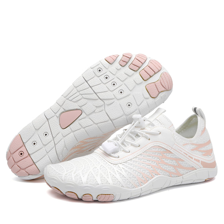 Sapatos descalços masculinos minimalistas, com design flexível para liberdade de movimento em caminhadas.