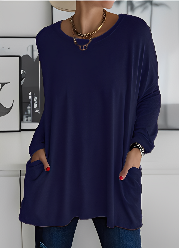 Suéter feminino solto, essencial na moda casual. Conforto e estilo versátil para outono e inverno.