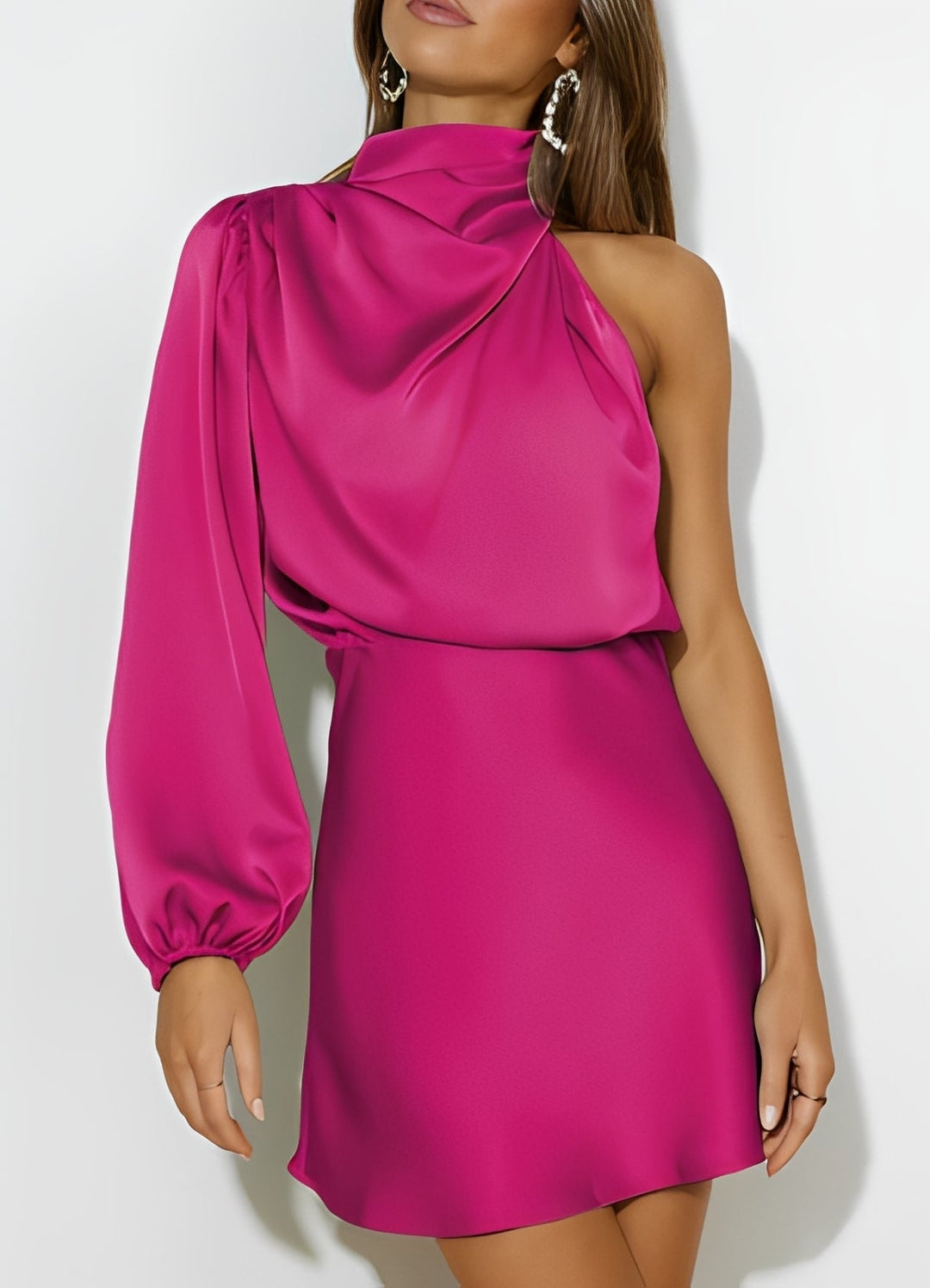 Elegante vestido formal feminino com manga longa e um ombro, ideal para coquetel.