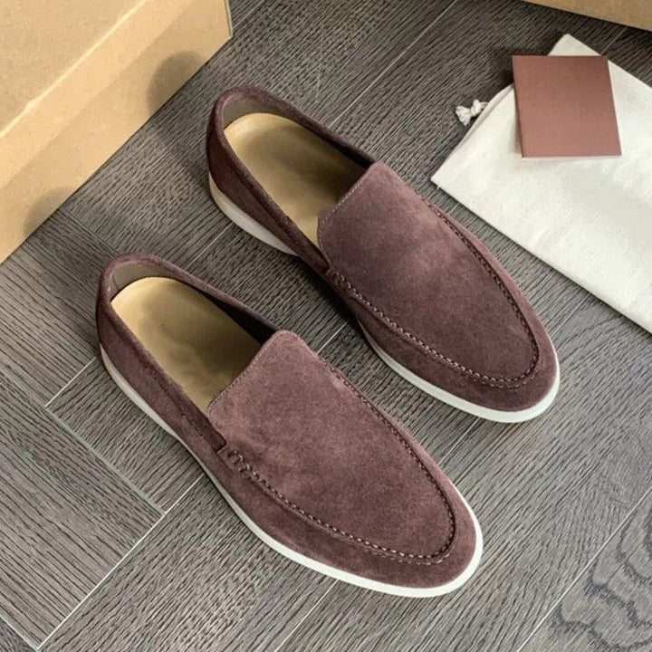 Calçado elegante: mocassim masculino clássico para o dia a dia. Conforto, estilo formal e versatilidade em cada passo.