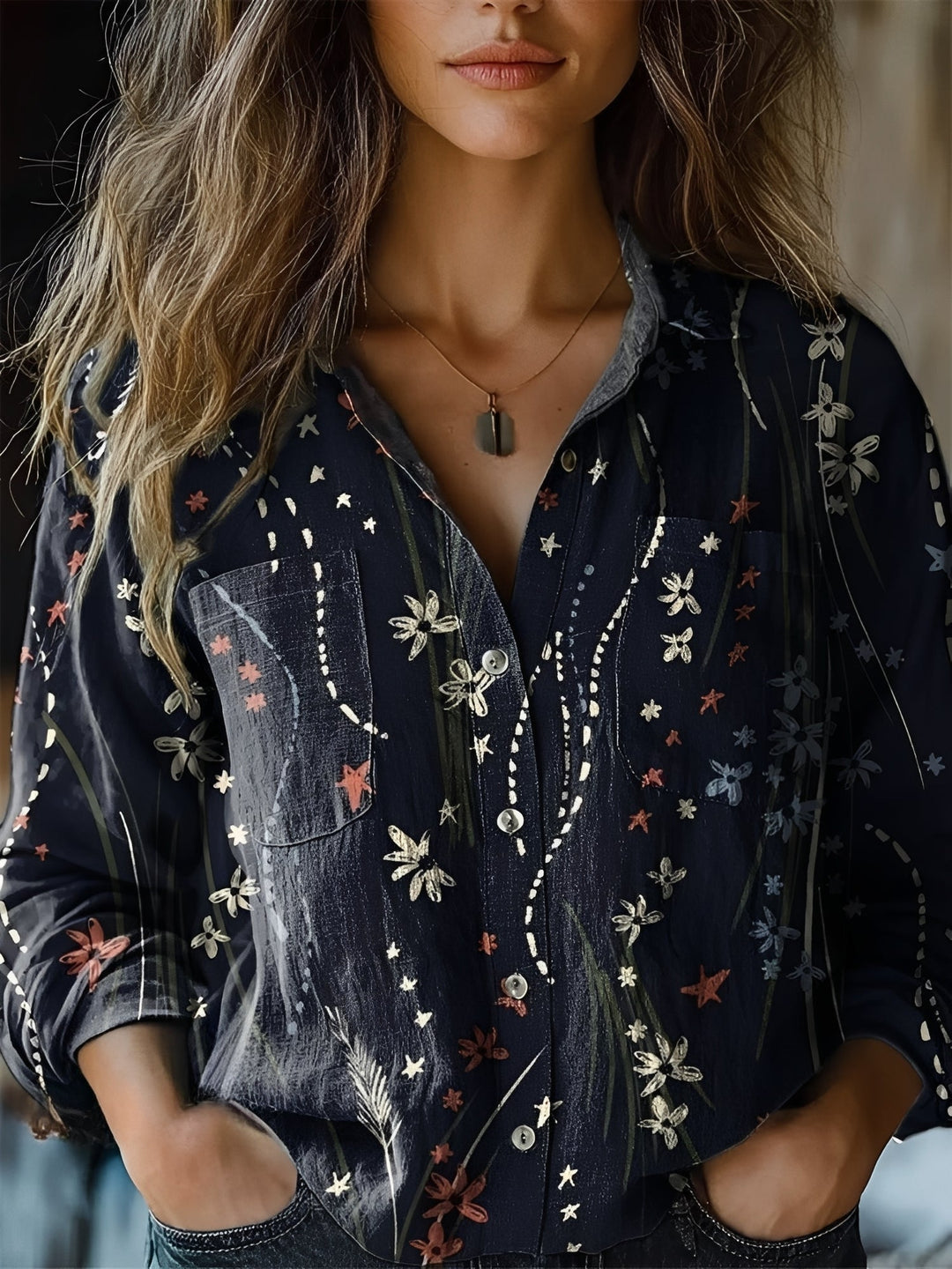 Roupa feminina: blusa colorida de manga longa, casual e elegante. Conforto para o estilo diário na primavera/verão.