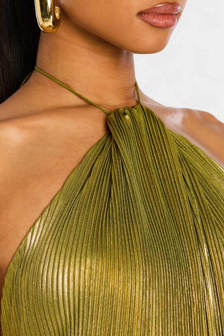 Elegante vestido feminino Emma metálico peridoto para noite. Design sofisticado com brilho para festas.