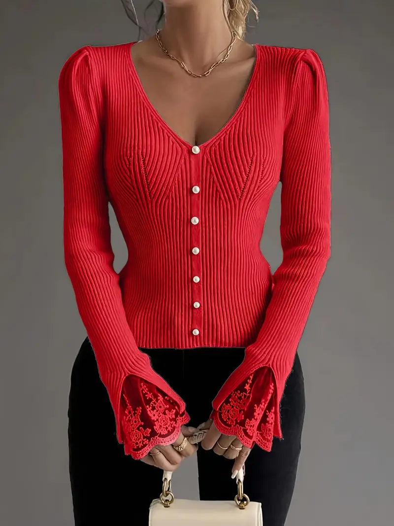 Camisola feminina canelada com decote V e renda. Elegância para o outono/inverno. Vestuário versátil e moderno.