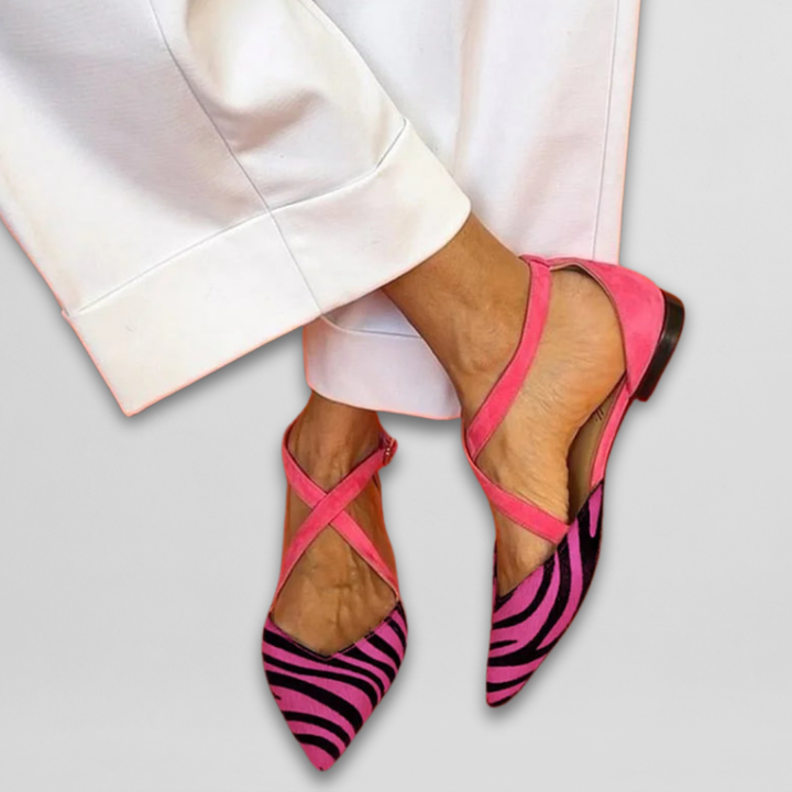 Bailarinas femininas com estampa zebra e tiras elegantes. Sapatilhas confortáveis para a moda verão.