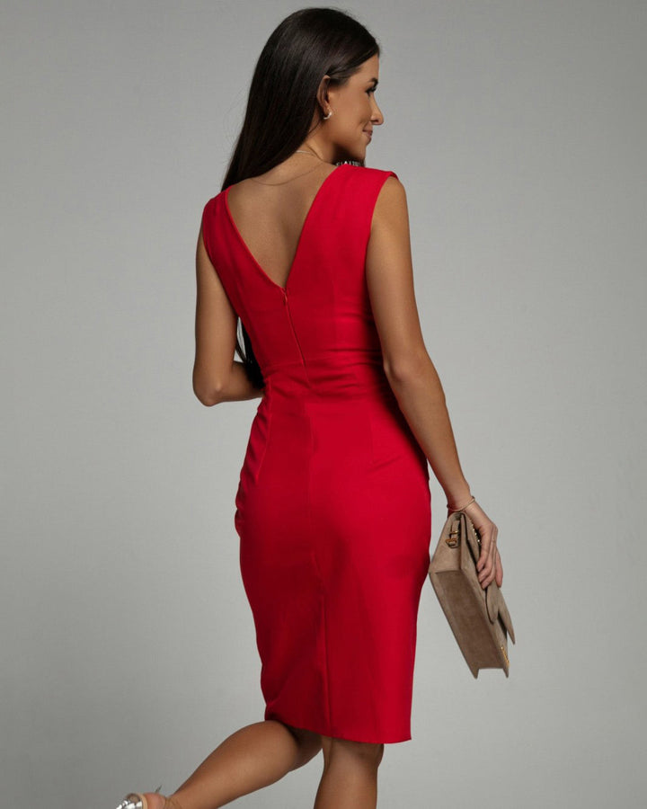 Elegante vestido justo Fresia, decote V profundo e fenda lateral, perfeito para ocasiões especiais.