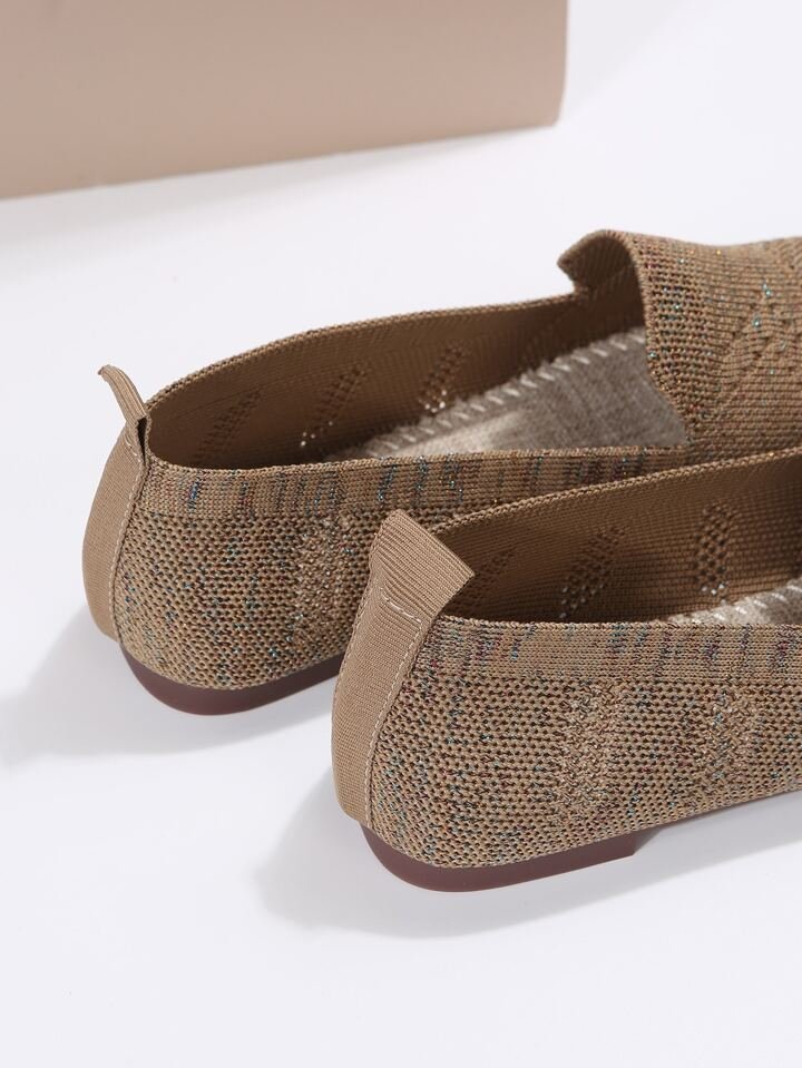 Sapato bailarina ortopédico feminino com suporte avançado e design elegante.