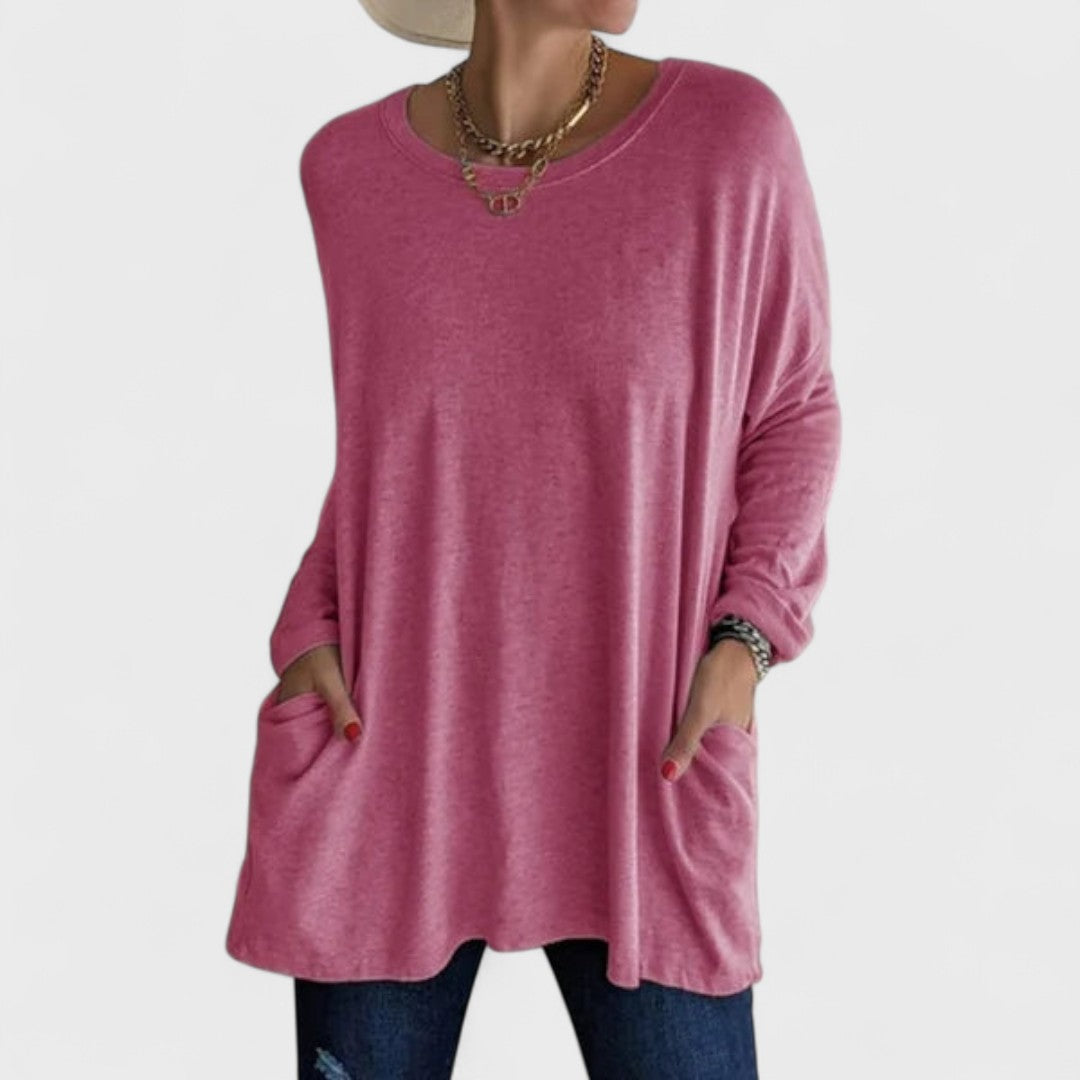 Blusa feminina Moira de manga longa, disponível em tamanhos grandes, para um look relaxado.