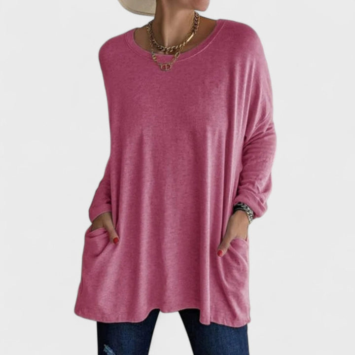 Blusa feminina Moira de manga longa, disponível em tamanhos grandes, para um look relaxado.