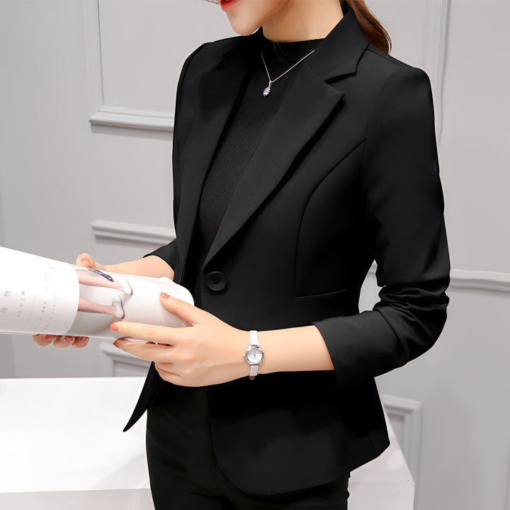 Blazer feminino Lindy com design de um botão. Casaco elegante para mulheres, tendência em moda.