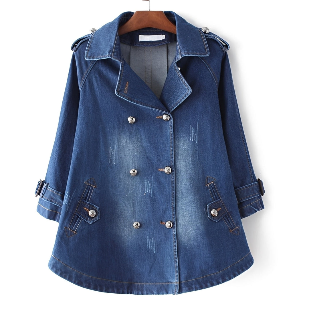 Capa jeans feminina estilosa e confortável, ideal para looks modernos e casuais, um item essencial na moda feminina.