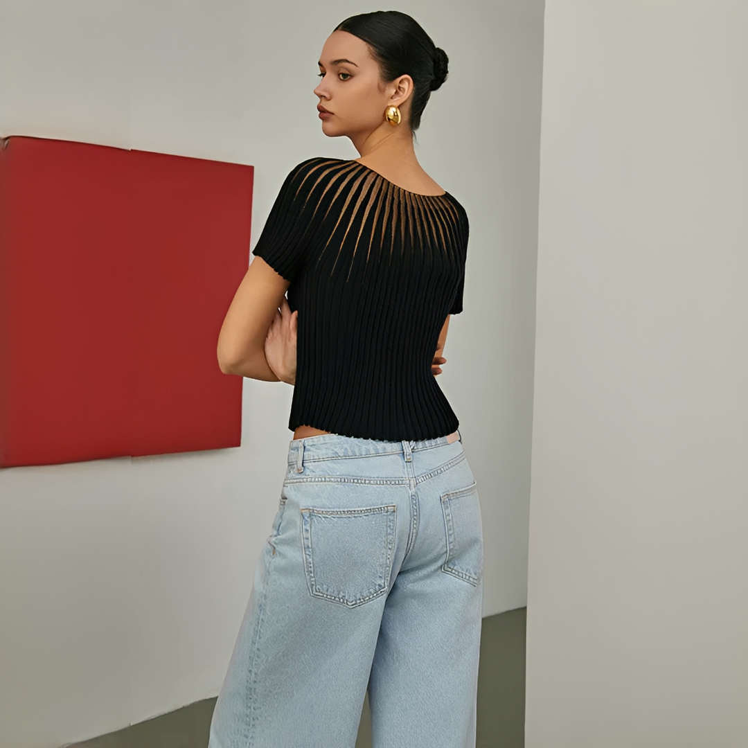 Blusa feminina vermelha Selena de manga curta, estilo casual e versátil. Top estiloso para moda de verão e roupa diária.